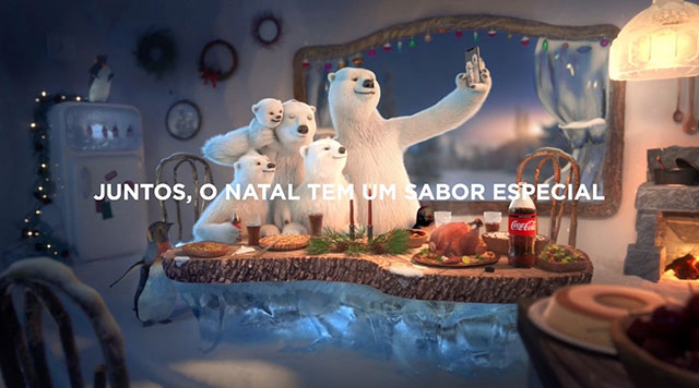Figura 1.5 Coca-Cola e o arquétipo do inocente: “juntos, o Natal tem um sabor especial”.  Fonte: http://www.portaldapropaganda.com.br/noticias/17564/familia-urso-estrela-natal-2018-coca-cola/
